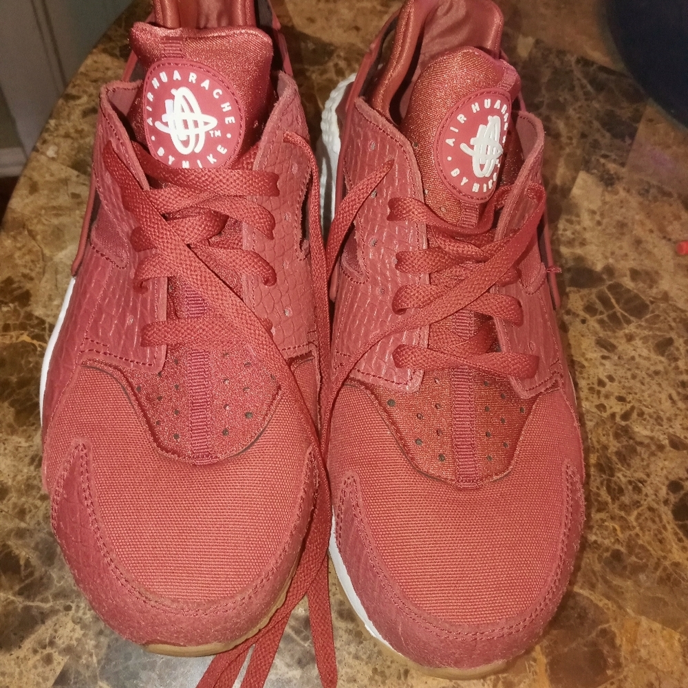 Woman's Size 10 Nike Running Shoes